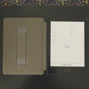 32gb Kindle Signature Edition Paperwhite- NEW- never used- No box, with Case